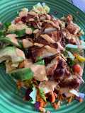 Fiesta salad con kfc pollo