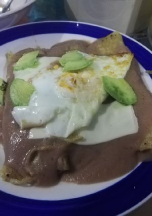 Una foto de Enfrijoladas 😋