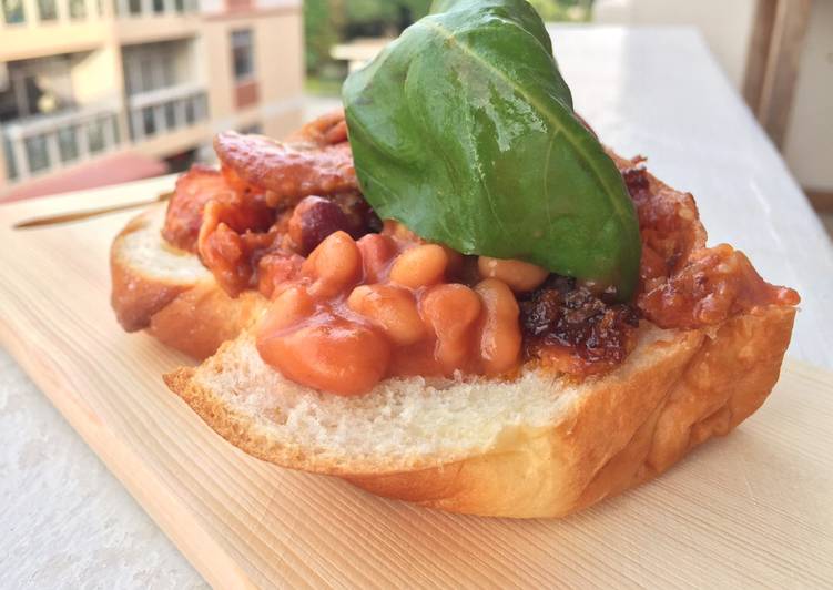 Simple Way to Prepare Quick Baked Bean With Bacon And XO Sauce