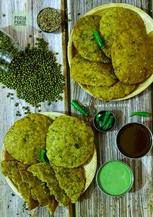 साबुत ग्रीन मूंग दाल खस्ता पूरी(Sabut green moongdaal ki khasta poori recipe in Hindi) रेसिपी मुख्य फोटो