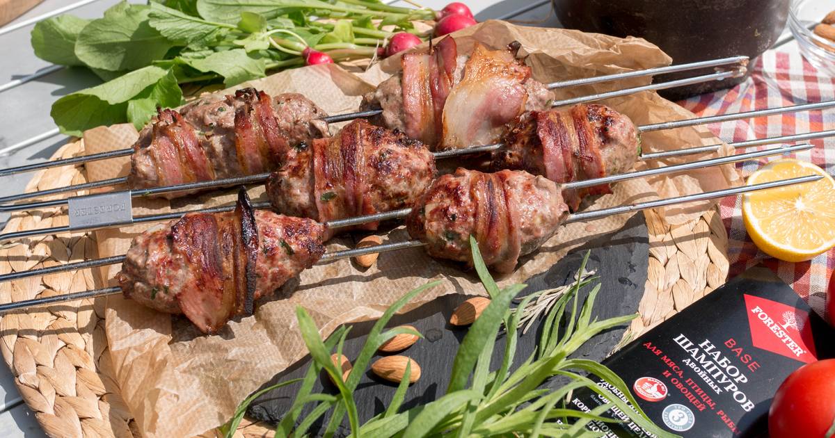 Люля-кебаб из свинины и говядины на сковороде