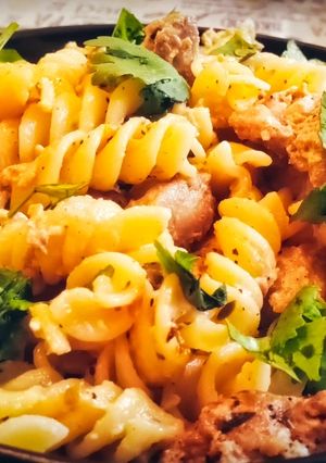 চিলি গার্লিক চিকেন পাস্তা (chilli garlic chicken pasta recipe in Bengali) রেসিপির প্রধান ছবি