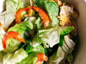 Hình ảnh của salad tôm trứng