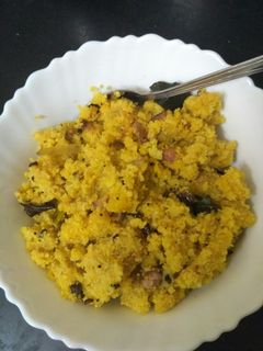 रवा उपमा(rava upma recipe in Hindi) रेसिपी मुख्य फोटो