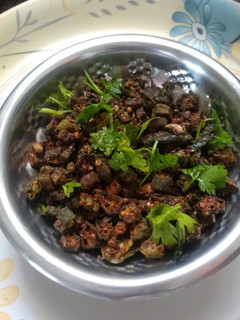 பேண்டக்காய் வேர்சேனகலு பப்பு காரம் (Bendakkaai versenakalu pappu kaaram recipe in tamil) செய்முறை முக்கிய புகைப்படம்