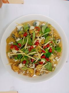 Hình của món Cút lộn xào me.
