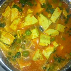 A picture of Matar paneer.
