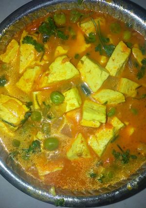 A picture of Matar paneer.