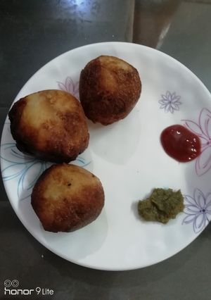 A picture of Bread pakoda.