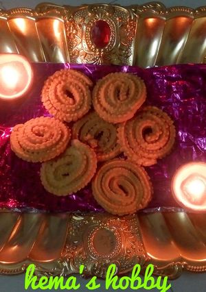 ચોખા ની ચકરી (Rice Flour Chakri Recipe In Gujarati) રેસીપી મુખ્ય ફોટો