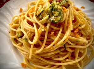 Foto di Spaghettoni zucchine e bottarga