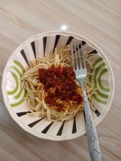 A picture of Spaghetti and pepper sauce.
