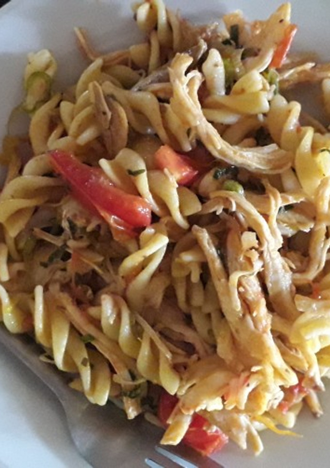 Una foto de Tornillos con pollo