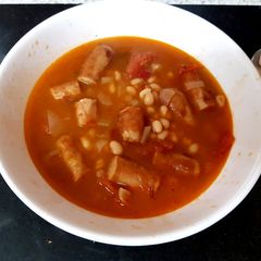 A picture of My Chilli Sausage + Tomato Soup with Haricot beans 😘.