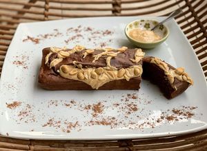 Una foto de Pan de Plátano y Chocolate con Mantequilla de Maní Casera ~. Versión saludable