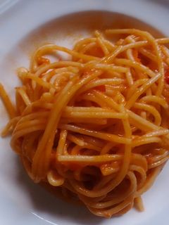 Una foto de Spaghetti con atún 🍝 (pasta, fideos o espagueti)
