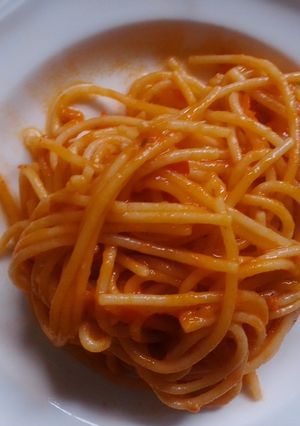 Una foto de Spaghetti con atún 🍝 (pasta, fideos o espagueti)
