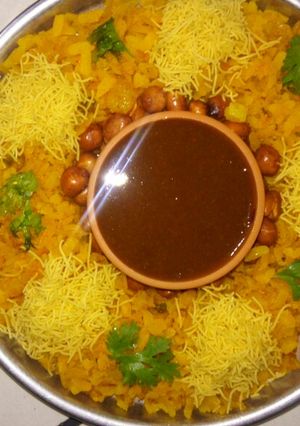 બટેકા પૌવા રેસીપી મુખ્ય ફોટો