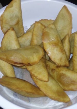 A picture of Tuna Empanadas.