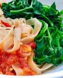 Bánh đa đỏ trộn sốt cà chua