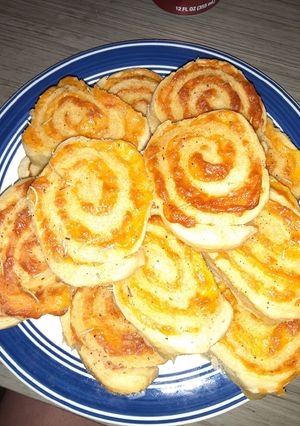 A picture of Garlic and cheese knots.