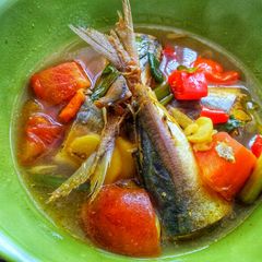 A picture of Pindang Ikan Kembung / Clear Turmeric Fish Soup.