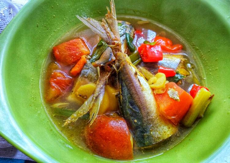 Easiest Way to Prepare Recipe of Pindang Ikan Kembung / Clear Turmeric Fish Soup