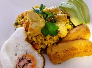 Una foto de Arroz a la Jardinera con Pavita a lo Carmelita