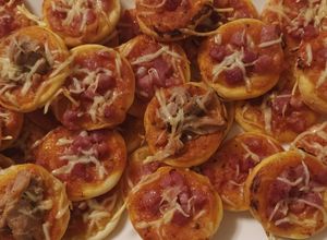 Une photo de Mini pizza feuilletée au lardon et thon(halal)👩‍🍳