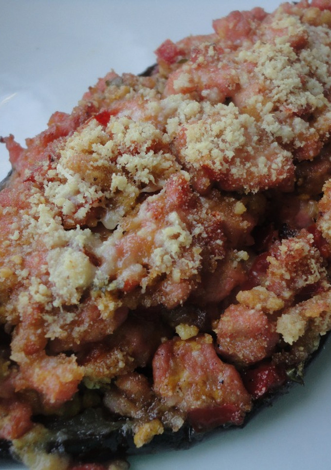 Una foto de Berenjenas rellenas de carne picada de pollo