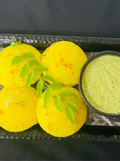 वेज रवा इडली (veg rava idli recipe in Hindi) रेसिपी मुख्य फोटो
