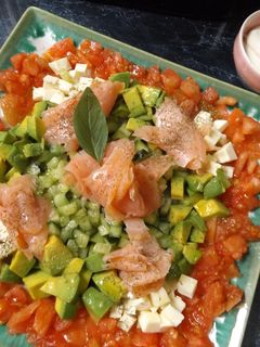 Una foto de Ensalada de trucha con crema fresca