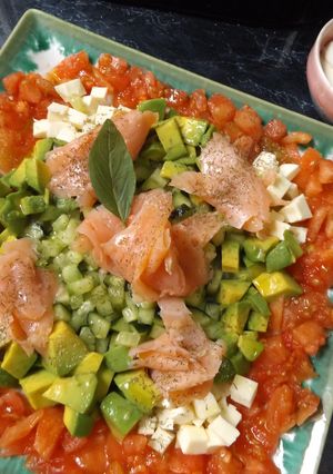 Una foto de Ensalada de trucha con crema fresca