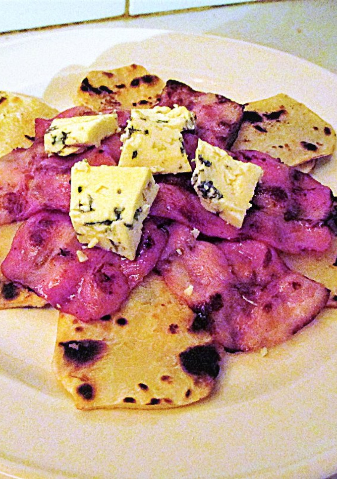 Una foto de Patatas, bacon y queso azul- novatos - fácil