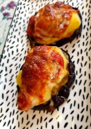 Φωτογραφία της συνταγής Μελιτζάνες 🍆 πατάτα 🥔 με σάλτσα και τυριά 🥰🥰🥰