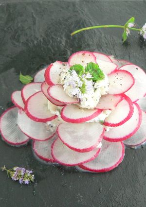 Une photo de Rose de radis au fromage frais