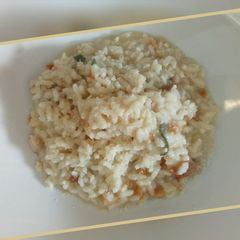 Risotto ai finferli e salvia A picture of Risotto ai finferli e salvia.