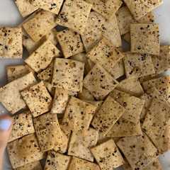 Una foto de Galletas saladas de masa madre de descarte