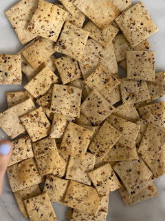 Una foto de Galletas saladas de masa madre de descarte