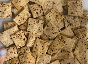 Una foto de Galletas saladas de masa madre de descarte