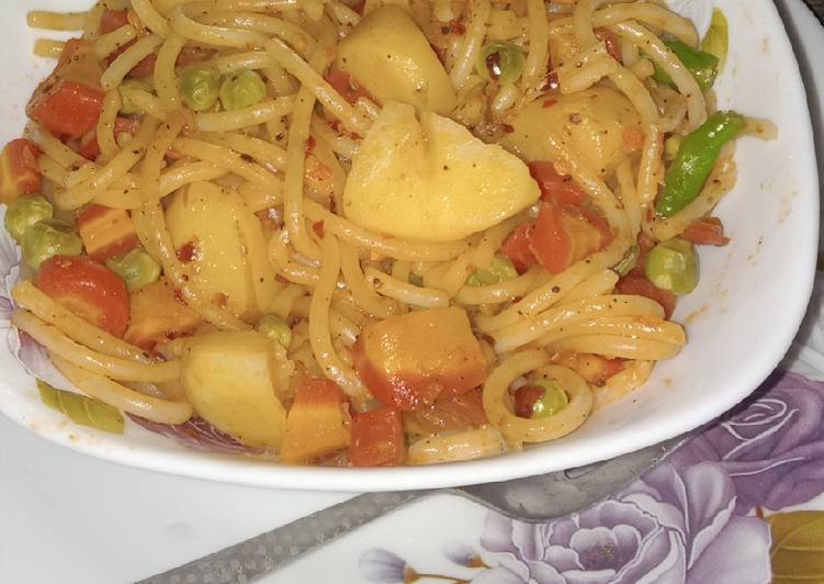 Simple Way to Prepare Any-night-of-the-week Aloo chow mein🍜