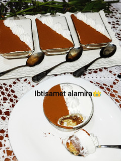 صورة لوصفة تحلية بالكريمة والبسكويت😋