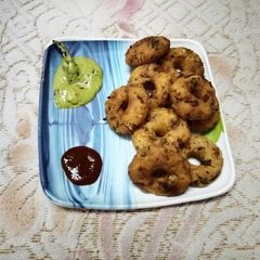 A picture of Vada : Combination of Bread, Paneer and Potato.