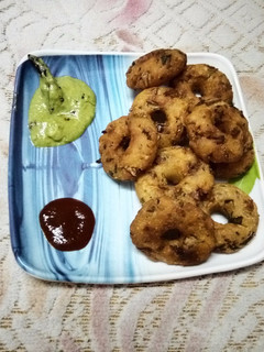 A picture of Vada : Combination of Bread, Paneer and Potato.
