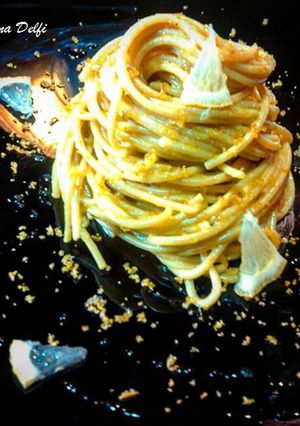 Foto di Spaghetti integrali con burro alla curcuma, limone e bottarga