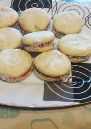 Una foto de Alfajorcitos de maicena veganos. APTOS APLV, soja y huevo
