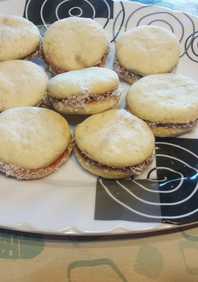 Una foto de Alfajorcitos de maicena veganos. APTOS APLV, soja y huevo