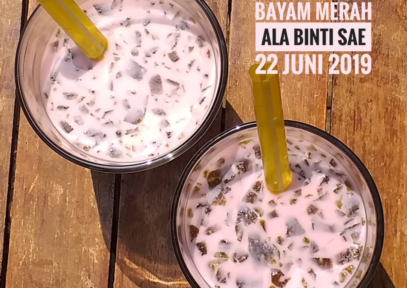 Susu jelly dengan bayam merah