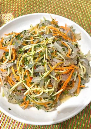 Hình của món Nộm sứa.