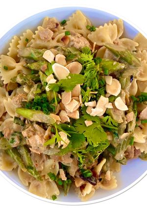 Une photo de Farfalle aux asperges vertes et au thon
